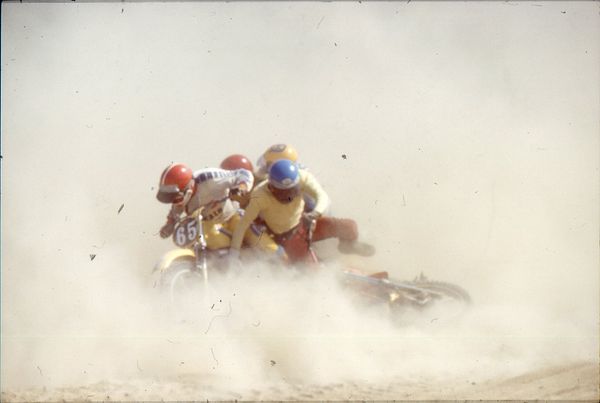 Pölyn laskeuduttua selvitellään tilannetta.